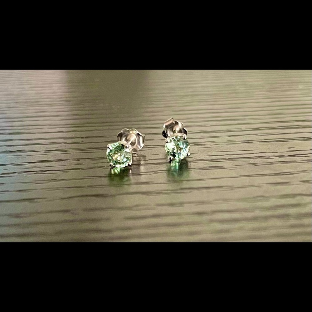 14K White Gold Green Sapphire Stud Earring